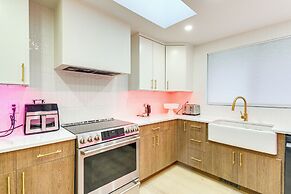 Walk to Waterfront Park: Modern Home in Tacoma