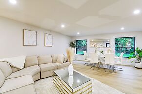 Walk to Waterfront Park: Modern Home in Tacoma