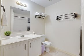 4 Mi to NRG Stadium: Spacious Houston Townhome!