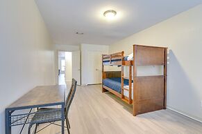 4 Mi to NRG Stadium: Spacious Houston Townhome!