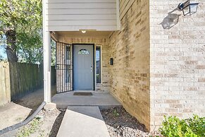 4 Mi to NRG Stadium: Spacious Houston Townhome!