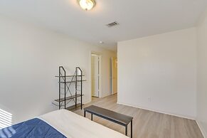 4 Mi to NRG Stadium: Spacious Houston Townhome!