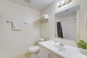 4 Mi to NRG Stadium: Spacious Houston Townhome!