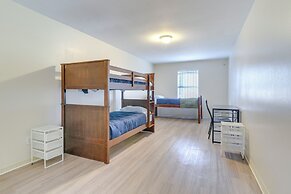 4 Mi to NRG Stadium: Spacious Houston Townhome!