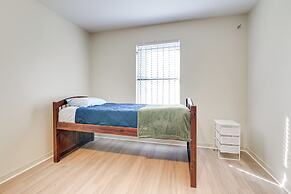 4 Mi to NRG Stadium: Spacious Houston Townhome!