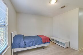 4 Mi to NRG Stadium: Spacious Houston Townhome!