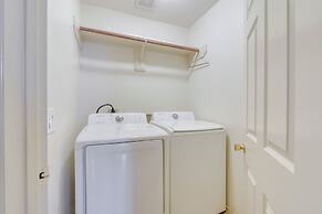 4 Mi to NRG Stadium: Spacious Houston Townhome!