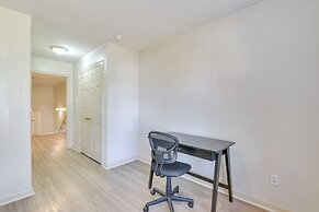 4 Mi to NRG Stadium: Spacious Houston Townhome!