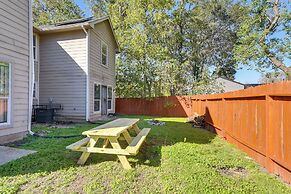 4 Mi to NRG Stadium: Spacious Houston Townhome!