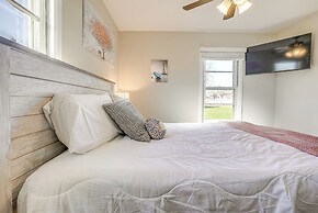 16 Mi to Buckeye Lake: Family-friendly Newark Home