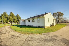 16 Mi to Buckeye Lake: Family-friendly Newark Home
