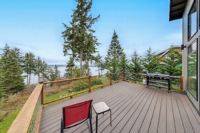Waterfront Whidbey Island Hideaway w/ Beach Access