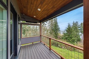 Waterfront Whidbey Island Hideaway w/ Beach Access
