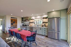 Ski, Hike & Fish: Mtn-view Gem w/ Deck in Tuolumne