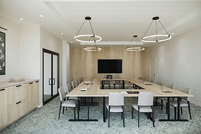 Hyatt Place Montreal Airport