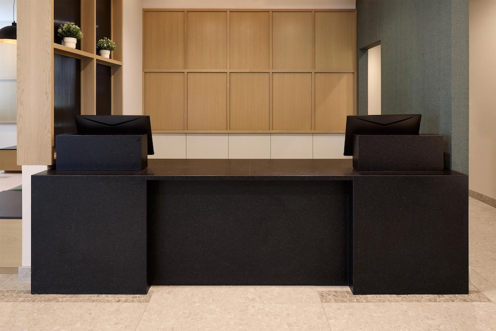 Hyatt Place Montreal Airport
