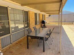 Ocean Keys Family Accommodation