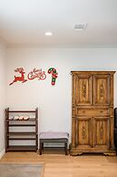 Comfy Retreat With Yard Cozy Interiors