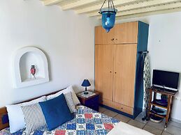 Stylish 2 Bd Escape Apt at Ornos Beach