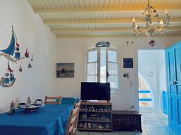 Stylish 2 Bd Escape Apt at Ornos Beach