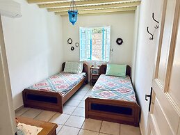 Stylish 2 Bd Escape Apt at Ornos Beach