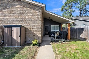 Charming Getaway In The Heart Of Arlington 2 Bedroom Duplex