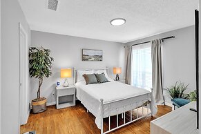 Charming Getaway In The Heart Of Arlington 2 Bedroom Duplex