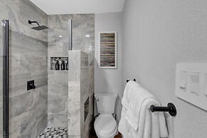 Charming Getaway In The Heart Of Arlington 2 Bedroom Duplex