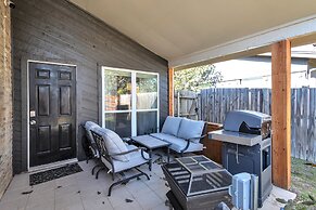 Charming Getaway In The Heart Of Arlington 2 Bedroom Duplex