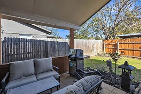 Charming Getaway In The Heart Of Arlington 2 Bedroom Duplex