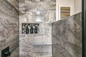 Charming Getaway In The Heart Of Arlington 2 Bedroom Duplex