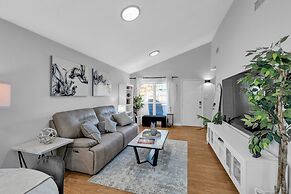 Charming Getaway In The Heart Of Arlington 2 Bedroom Duplex