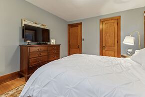 Charming Ann Arbor Retreat Near Dt & Attractions 3 Bedroom Home