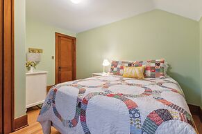 Charming Ann Arbor Retreat Near Dt & Attractions 3 Bedroom Home
