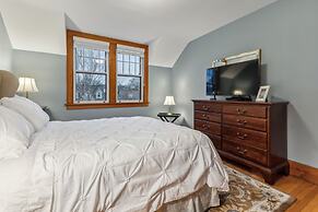Charming Ann Arbor Retreat Near Dt & Attractions 3 Bedroom Home