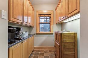 Charming Ann Arbor Retreat Near Dt & Attractions 3 Bedroom Home