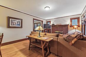 Charming Ann Arbor Retreat Near Dt & Attractions 3 Bedroom Home