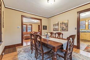Charming Ann Arbor Retreat Near Dt & Attractions 3 Bedroom Home