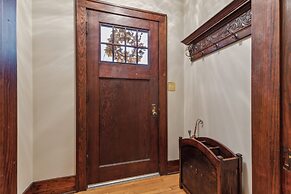 Charming Ann Arbor Retreat Near Dt & Attractions 3 Bedroom Home