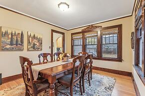 Charming Ann Arbor Retreat Near Dt & Attractions 3 Bedroom Home