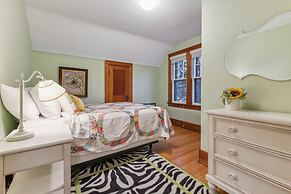 Charming Ann Arbor Retreat Near Dt & Attractions 3 Bedroom Home