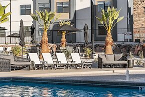 Cliff Side Retreat 2 Bedroom Condo