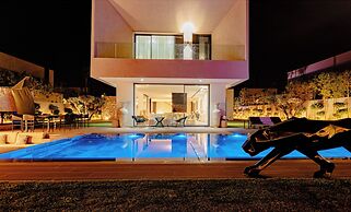 Marrakech Oasis Retreat - 5-bedroom Villa With Private Pool