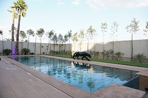Marrakech Oasis Retreat - 5-bedroom Villa With Private Pool