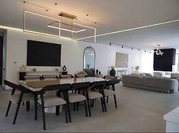 Marrakech Oasis Retreat - 5-bedroom Villa With Private Pool