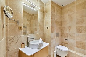 Terrace Apartment Trocadero Eiffel Tower by Studio Prestige