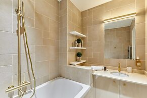 Terrace Apartment Trocadero Eiffel Tower by Studio Prestige