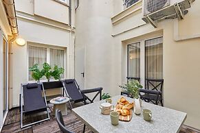 Terrace Apartment Trocadero Eiffel Tower by Studio Prestige