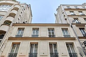 Terrace Apartment Trocadero Eiffel Tower by Studio Prestige