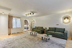 Terrace Apartment Trocadero Eiffel Tower by Studio Prestige